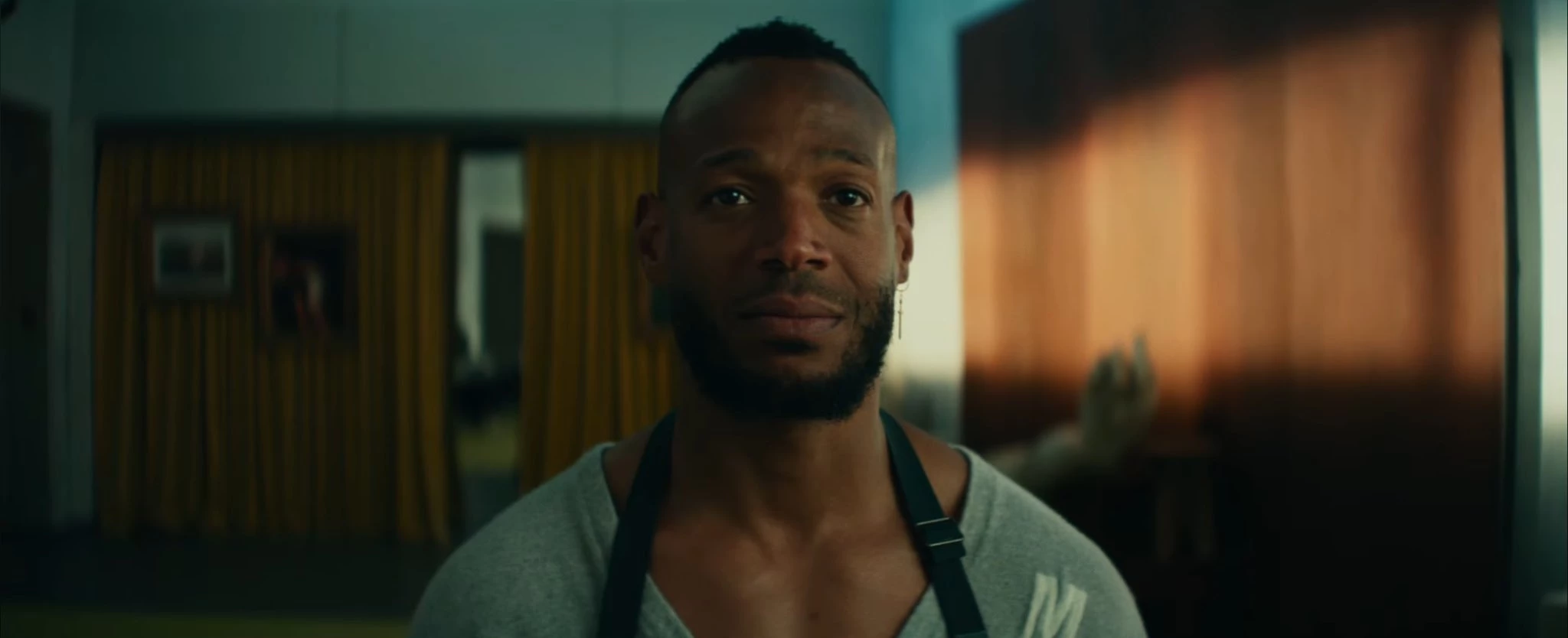 Niepokojący zwiastun Jestem nim. Ten horror może porządnie postraszyć widzów