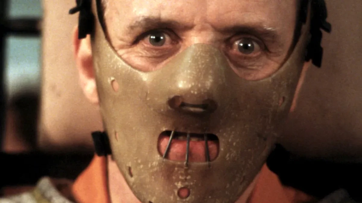 Hannibal Lecter (m.in. w filmie Hannibal) - w kontynuacjach otrzymał więcej czasu ekranowego, ale nie przełożyło się to na pożądane rezultaty. Zamiast wzmocnić efekt, filmy osłabiły wykreowaną w pierwszej produkcji siłę postaci.