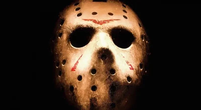Jason Voorhees (filmy po Piątek trzynastego) - twórcy kolejnych produkcji wprowadzali zmiany do jego postaci tak często, że przestał być spójnym bohaterem i bardziej przypominał karykaturę.