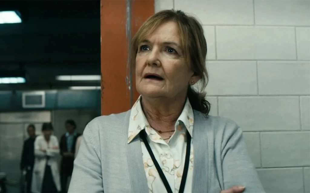 51. Barbara Findley - była przy narodzinach Homelandera. Zachowała spokój, gdy ten terroryzował pracowników laboratorium. Zmusiła go do skrócenia cierpień Marty’ego. Barbara potrafi wpłynąć na Homelandera, co czyni ją jedną z najgroźniejszych postaci w The Boys, pomimo że nie posiada żadnych supermocy.