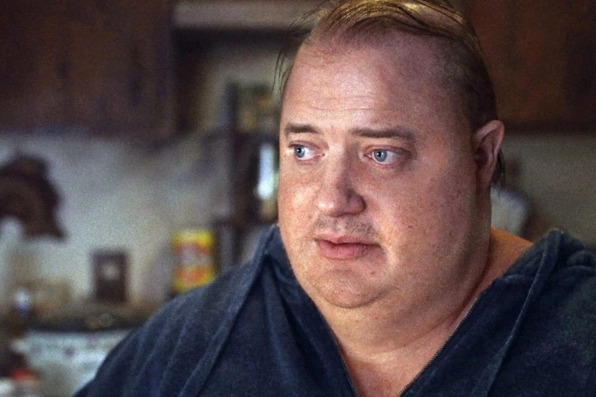 Brendan Fraser miał wieloletnią przerwę od Hollywood. Ale gdy wrócił, to z trzema nominacjami do Oscara. Do roli w „Wielorybie” musiał przejść ogromną metamorfozę. Dzięki makijażowi, protetykom i CGI przemienił się w otyłego mężczyznę w średnim wieku, ważącego ponad 250 kilogramów. Nałożenie takiej charakteryzacji trwało bardzo długo, a noszenie jej szkodziło skórze. Aktorowi było ciężko i niekomfortowo.