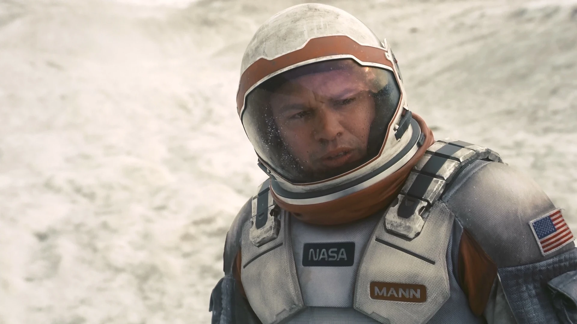 Matt Damon nie brał udziału w promocji filmu, nie pojawił też się na żadnej uroczystej premierze. Choć jego obecność w obsadzie zdradził wcześniej serwis Variety, rola aktora do samego końca była tajemnicą.