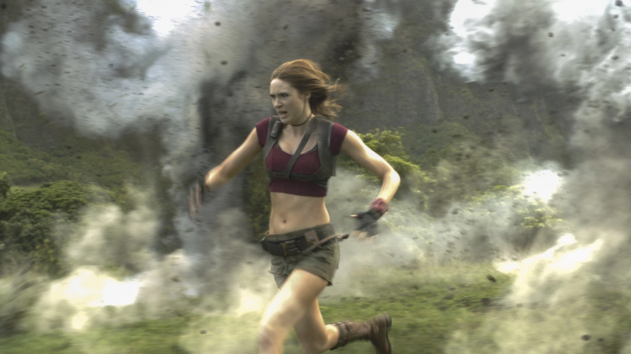 Aktorka broni skąpego kostiumu swojej bohaterki. Powołuje się na Larę Croft