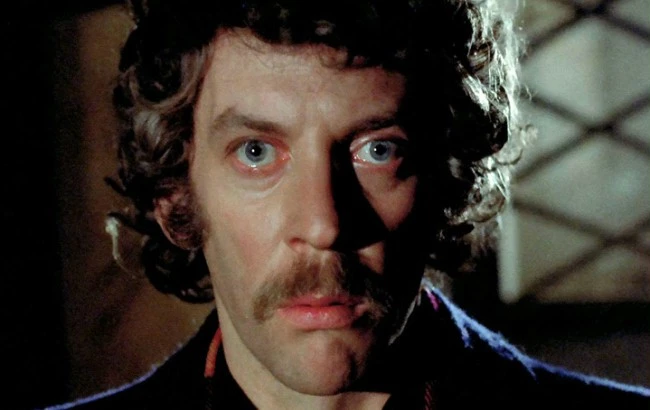 Nie oglądaj się teraz (1973)