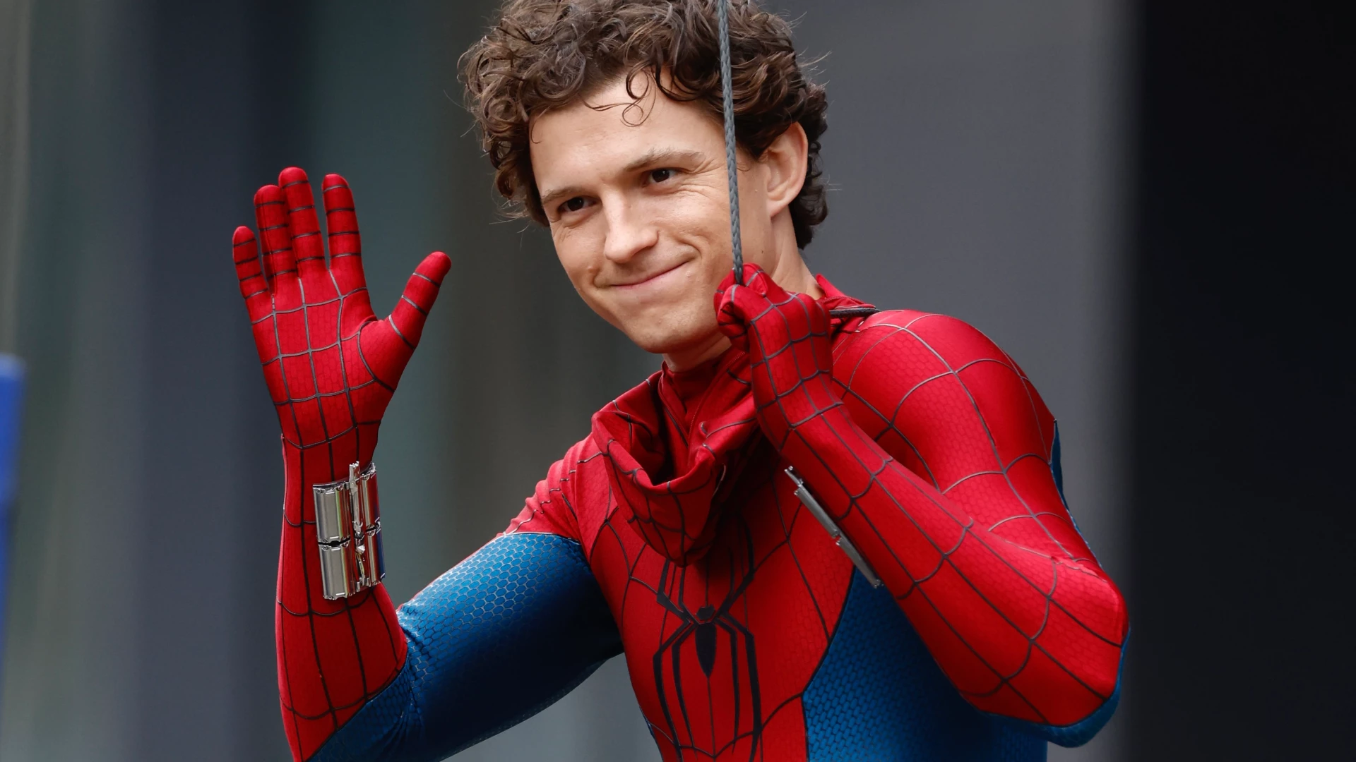 Ojciec Toma Hollanda dementuje plotki o urazie syna na planie Spider-Mana 4!