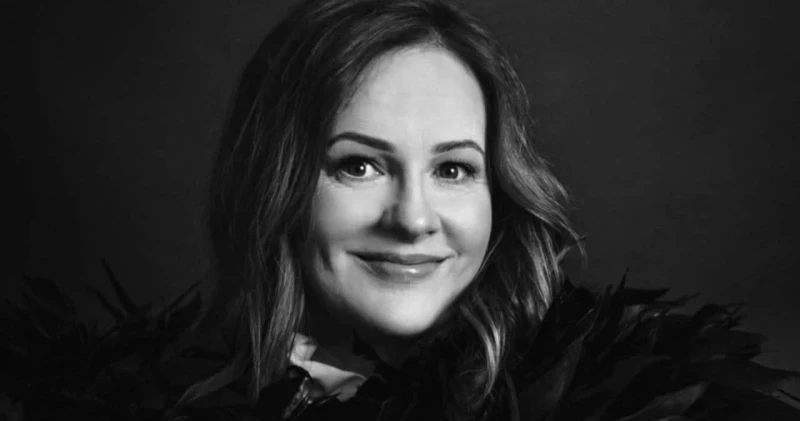 Joanna Kołaczkowska (22 czerwca 1966 - 17 lipca 2025): przyczyną śmierci aktorki kabaretowej i teatralnej był agresywny nowotwór mózgu. Miała 59 lat.