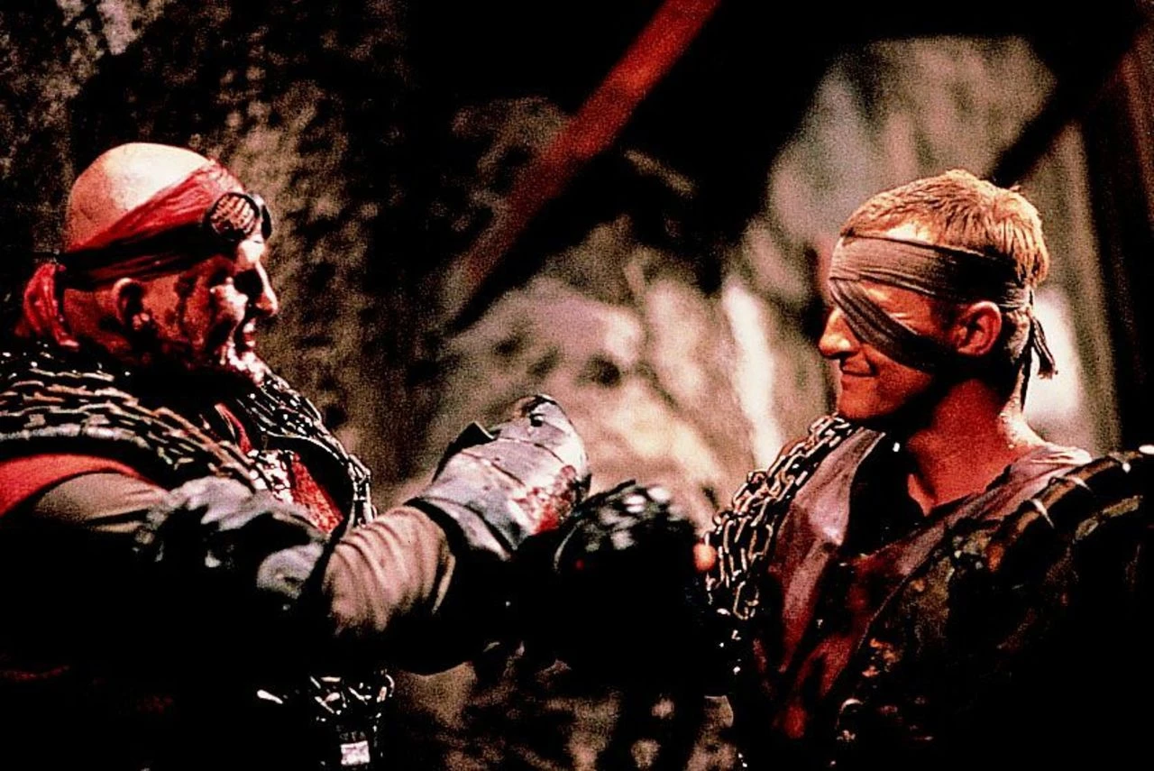 Kadr z filmu Krew bohaterów (1989)