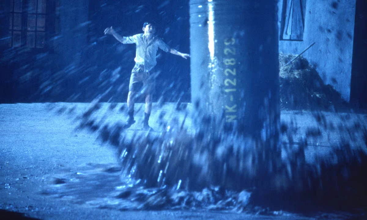 8. Kręgosłup diabła (2001)