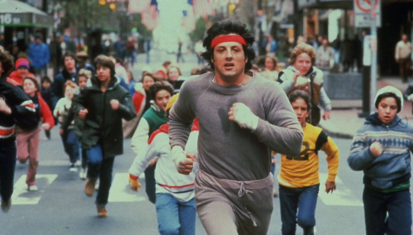 Pierwsze oficjalne zdjęcie z I Play Rocky. Jest młody Stallone, ale tylko spójrzcie na drugą legendę