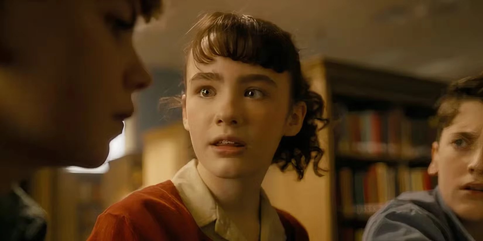 Ojciec Lilly zginął w miejscu swojej pracy – w zakładzie przetwórstwa ogórków kiszonych, w wyniku awarii jednej z tamtejszych maszyn. Sposób jego śmierci jednoznacznie kojarzy się z opowiadaniem Kinga o tytule „Maglownica”, w którym tytułowy przedmiot zabijał podchodzących do niego zbyt blisko ludzi.