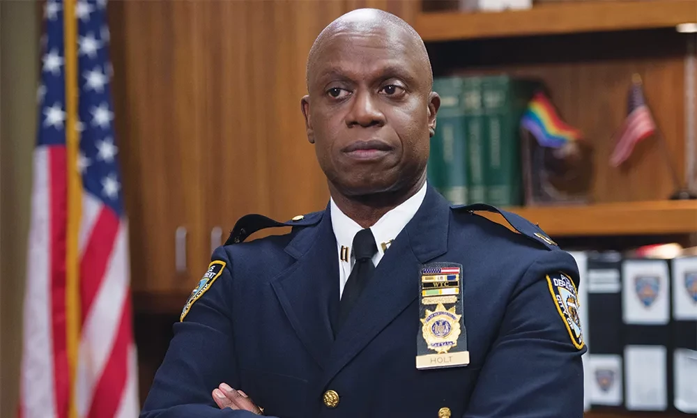 Andre Braugher jako Kapitan Raymond Holt (Brooklyn 9-9)