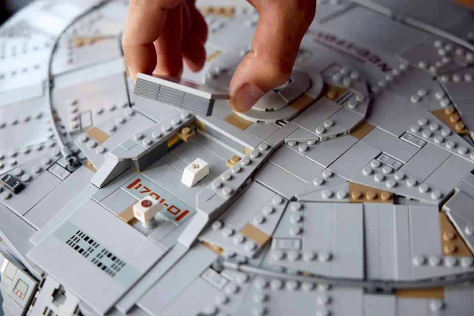 Lego - Star Trek: U.S.S. Enterprise NCC-1701-D