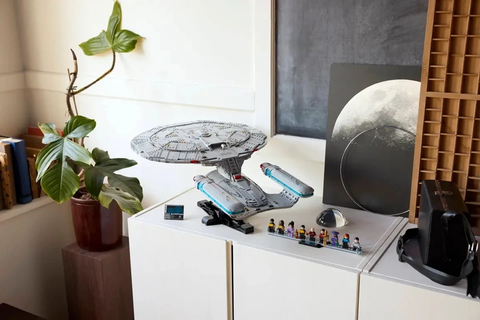 Lego - Star Trek: U.S.S. Enterprise NCC-1701-D