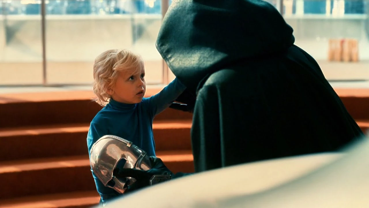 W wersji poświęconej Doomowi poznalibyśmy genezę złoczyńcy i jego motywacje. Wiele źródeł donosi, że Marvel nie chce pozostawiać antagonisty niejako w „ukryciu”, podobnie jak miało to miejsce w przeszłości w odniesieniu do innych łotrów.