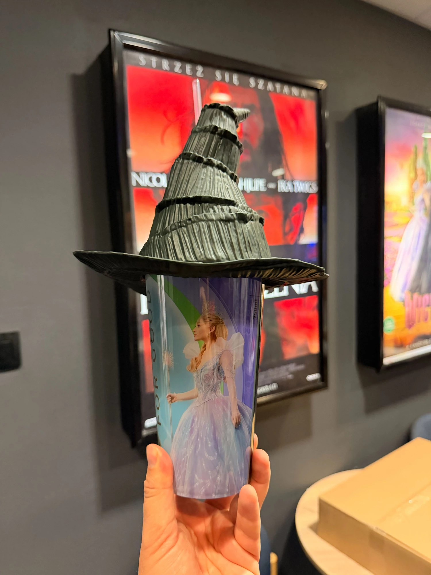 Wicked: Na dobre - zdjęcia specjalnego kubka