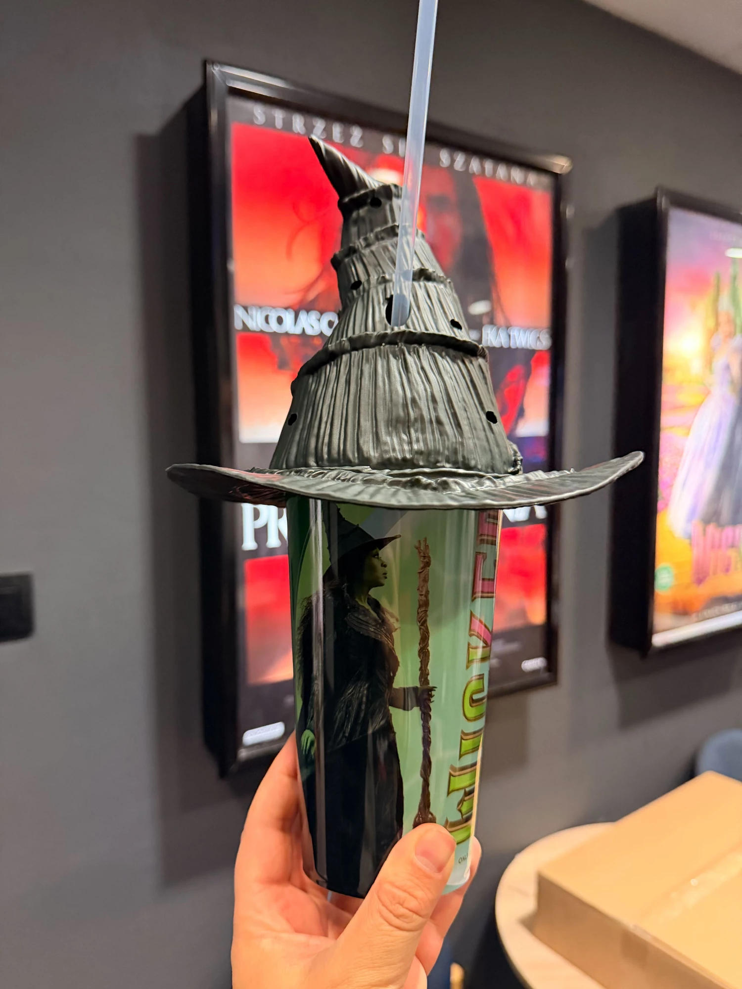 Wicked: Na dobre - zdjęcia specjalnego kubka