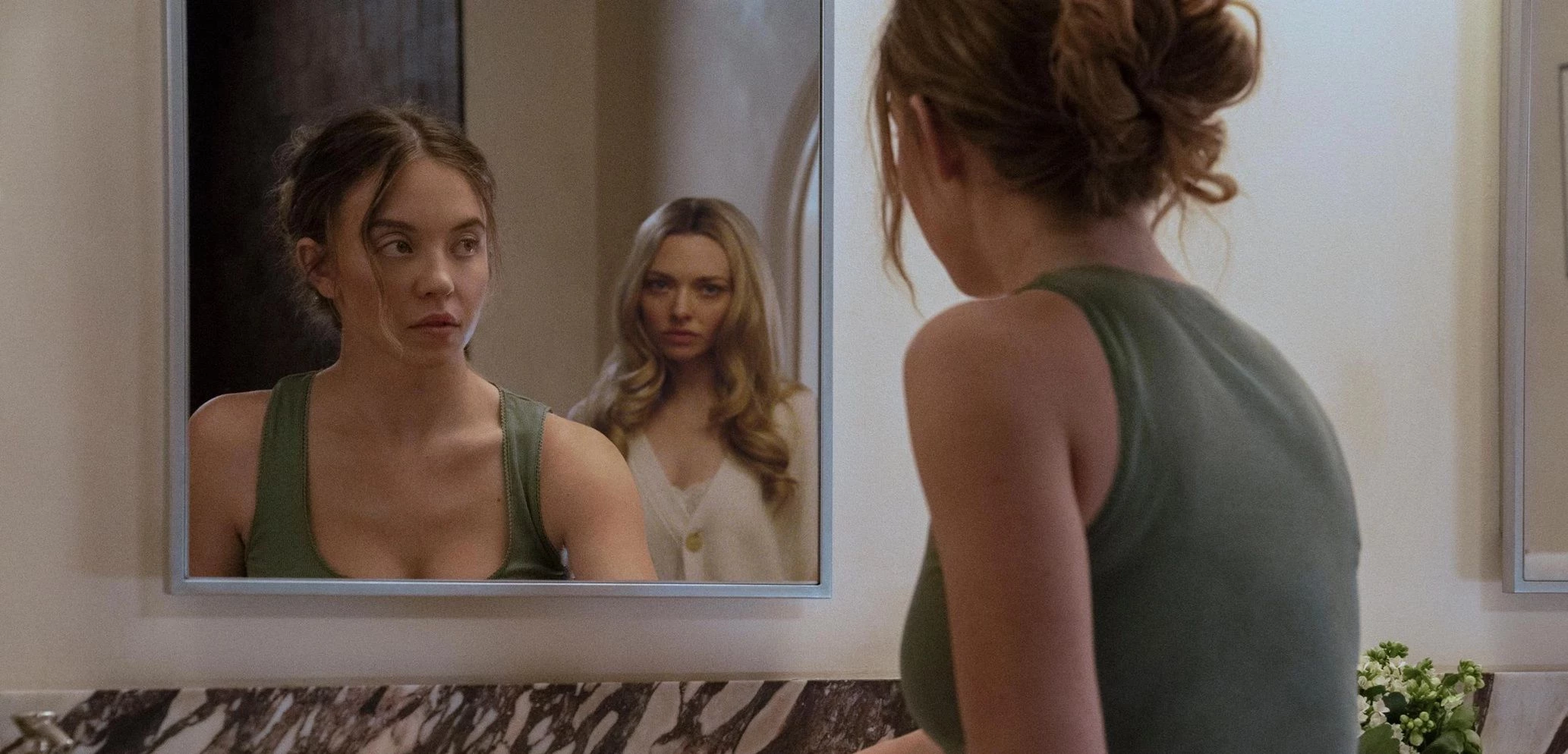 Nowy zwiastun thrillera Pomoc domowa. Sydney Sweeney w uwodzicielskiej grze sekretów i władzy