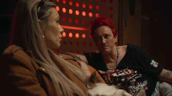 Kadry z dokumentu Dody