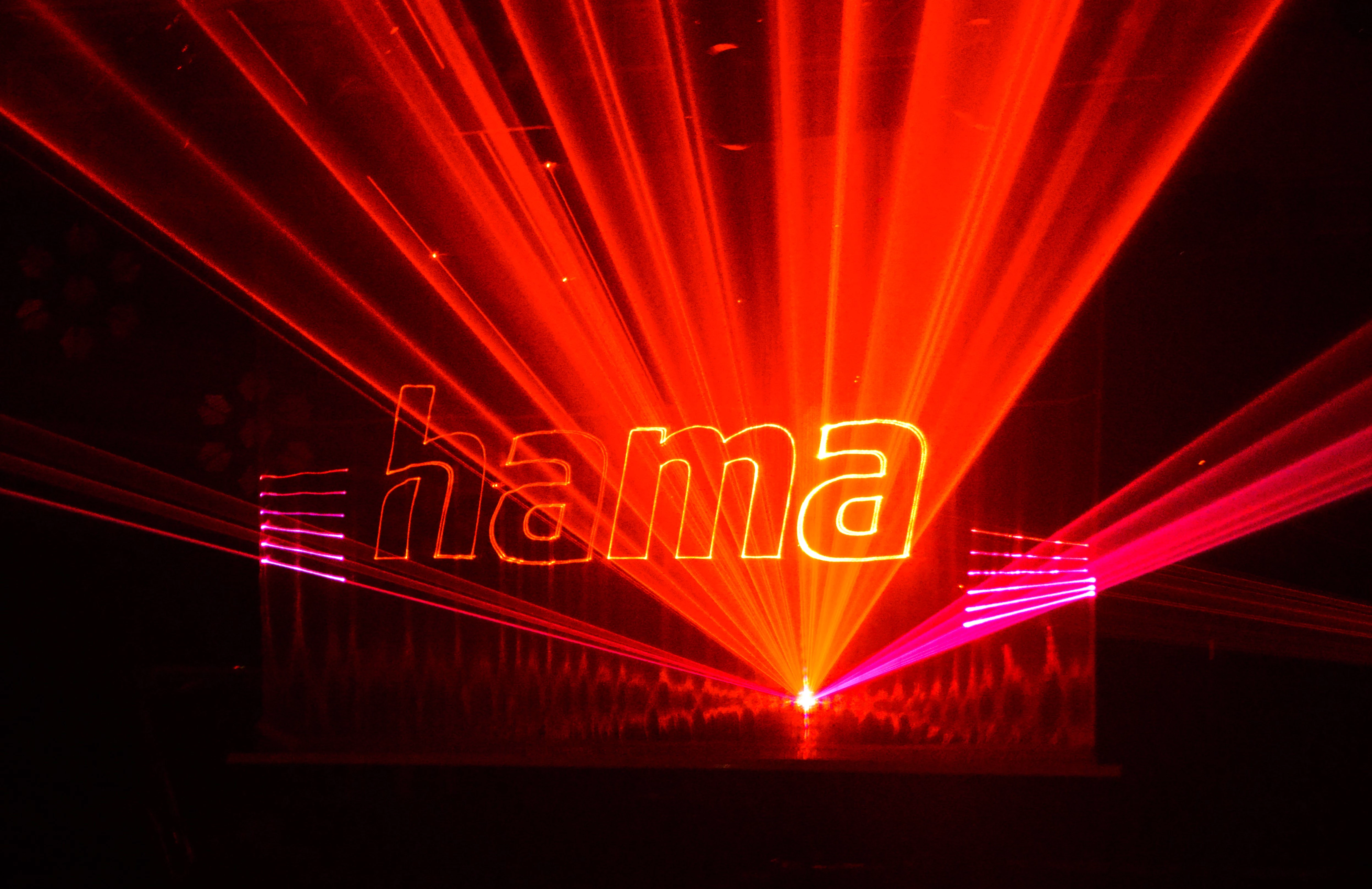 Jak Hama przygotowała się na Mikołajki i Gwiazdkę w erze AI?