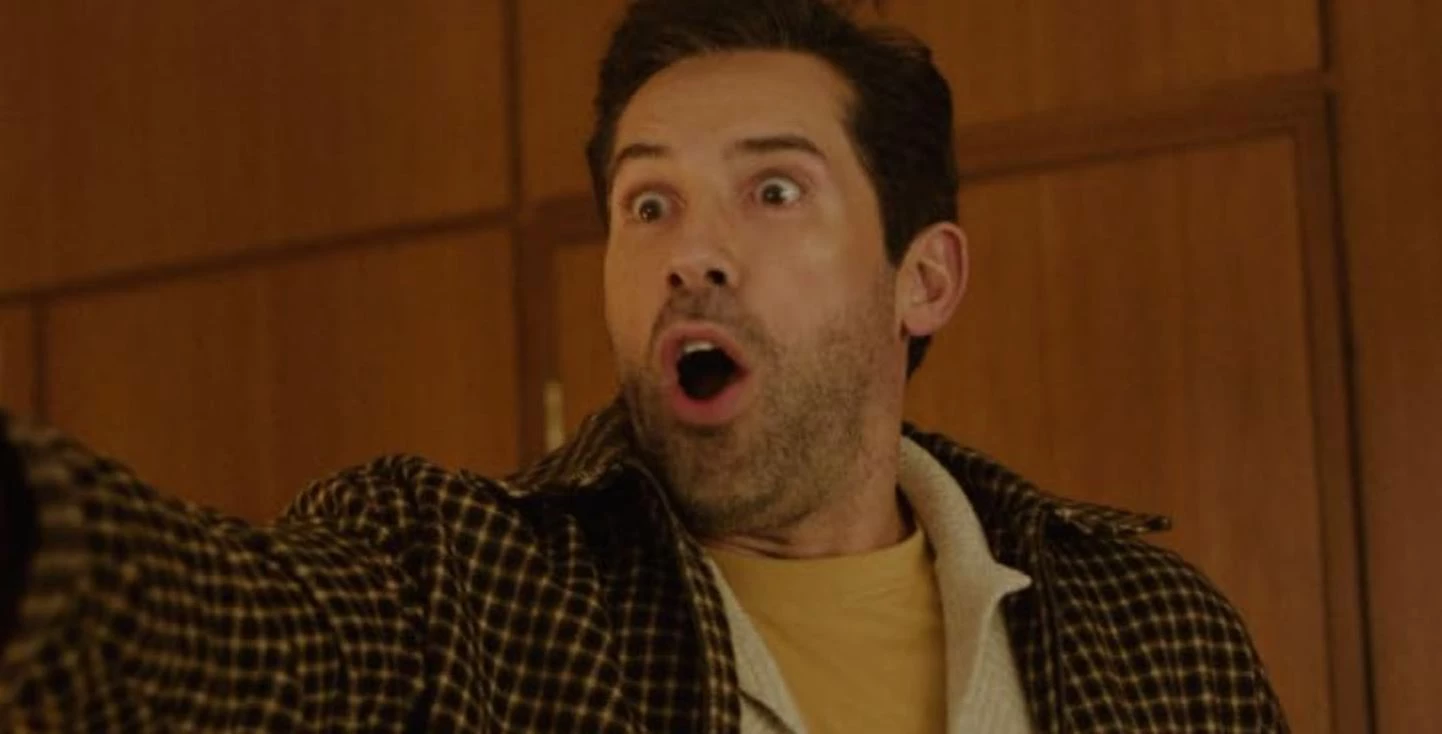 Scott Adkins zaskakuje - nie tylko bije zbirów, ale też rozśmiesza. Jest zwiastun