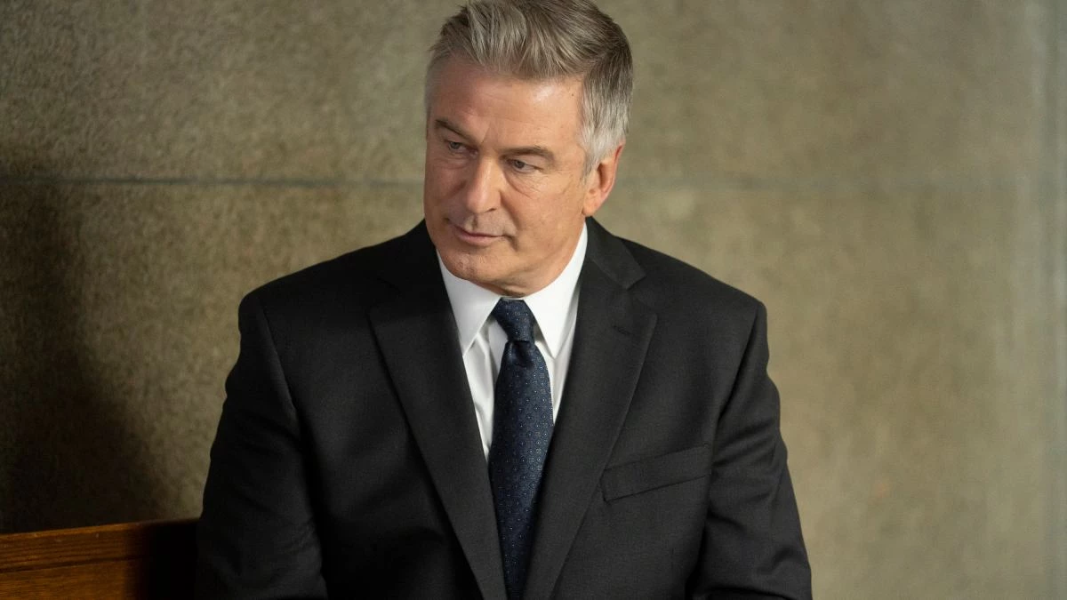 Alec Baldwin w filmie Kockroach. Dołączył do Chrisa Hemswortha i Tarona Egertona