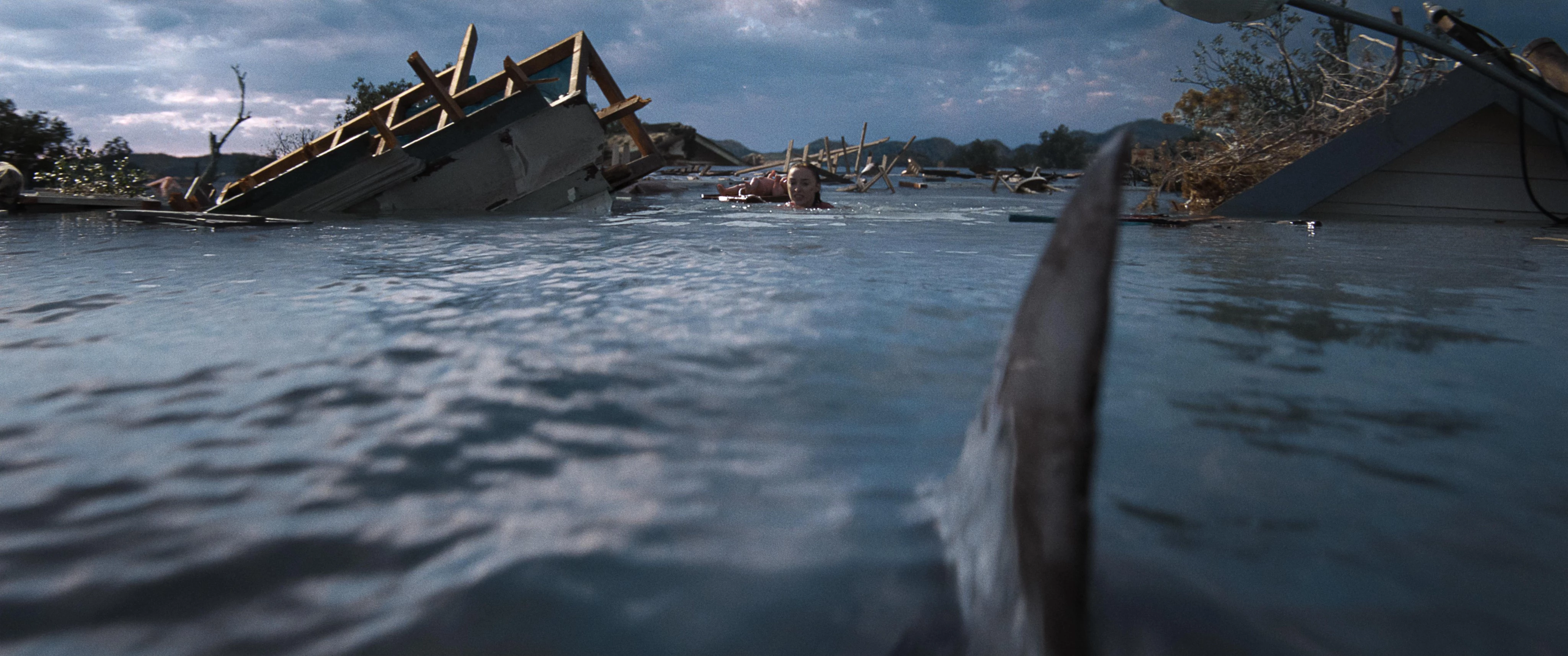 Tylko rekiny są gorsze od huraganu piątej kategorii. Zwiastun Thrash pyta - a czemu nie oba naraz?