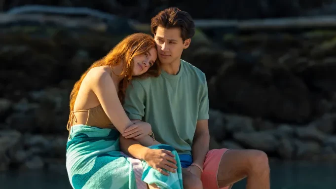 Ten serial będzie nowym hitem TikToka? Pierwsze zdjęcia z adaptacji wakacyjnej młodzieżówki