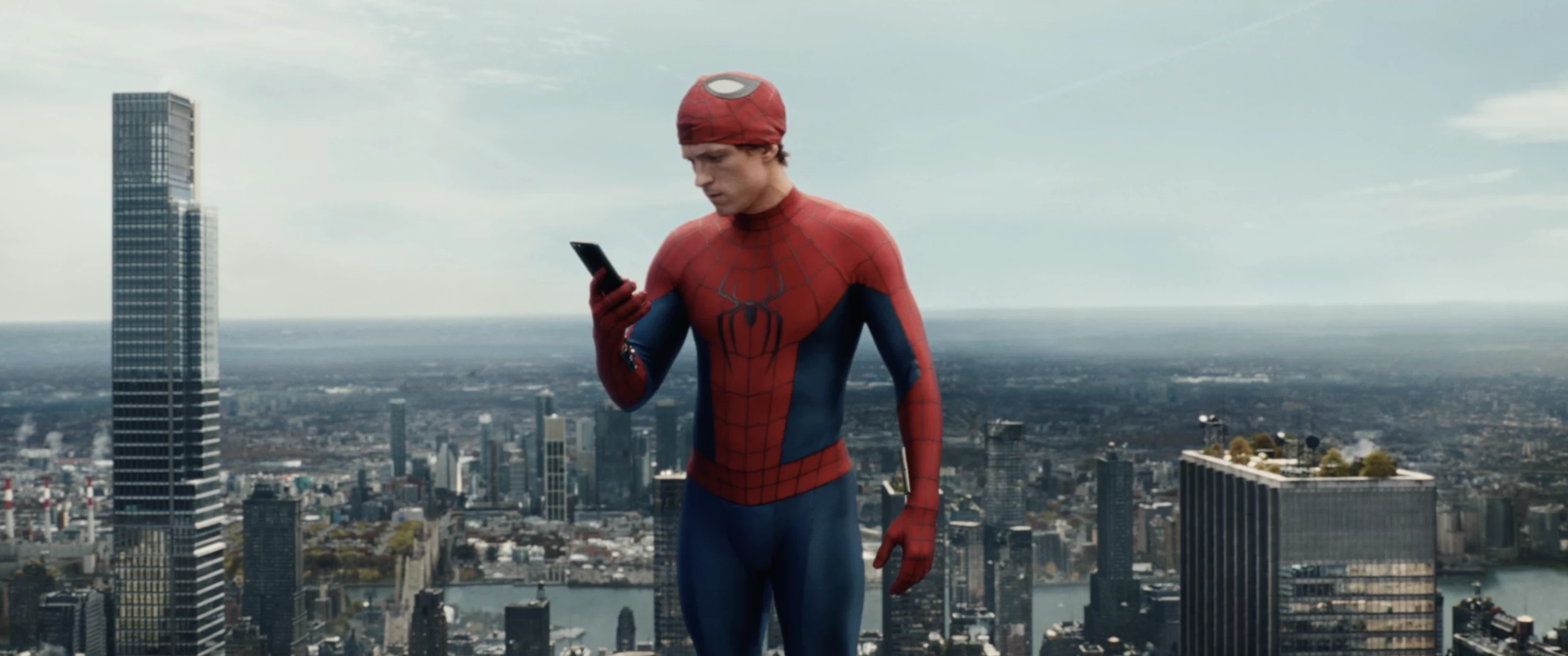 Wiemy, jak zacznie się nowy Spider-Man. Oto opis pierwszych scen z filmu