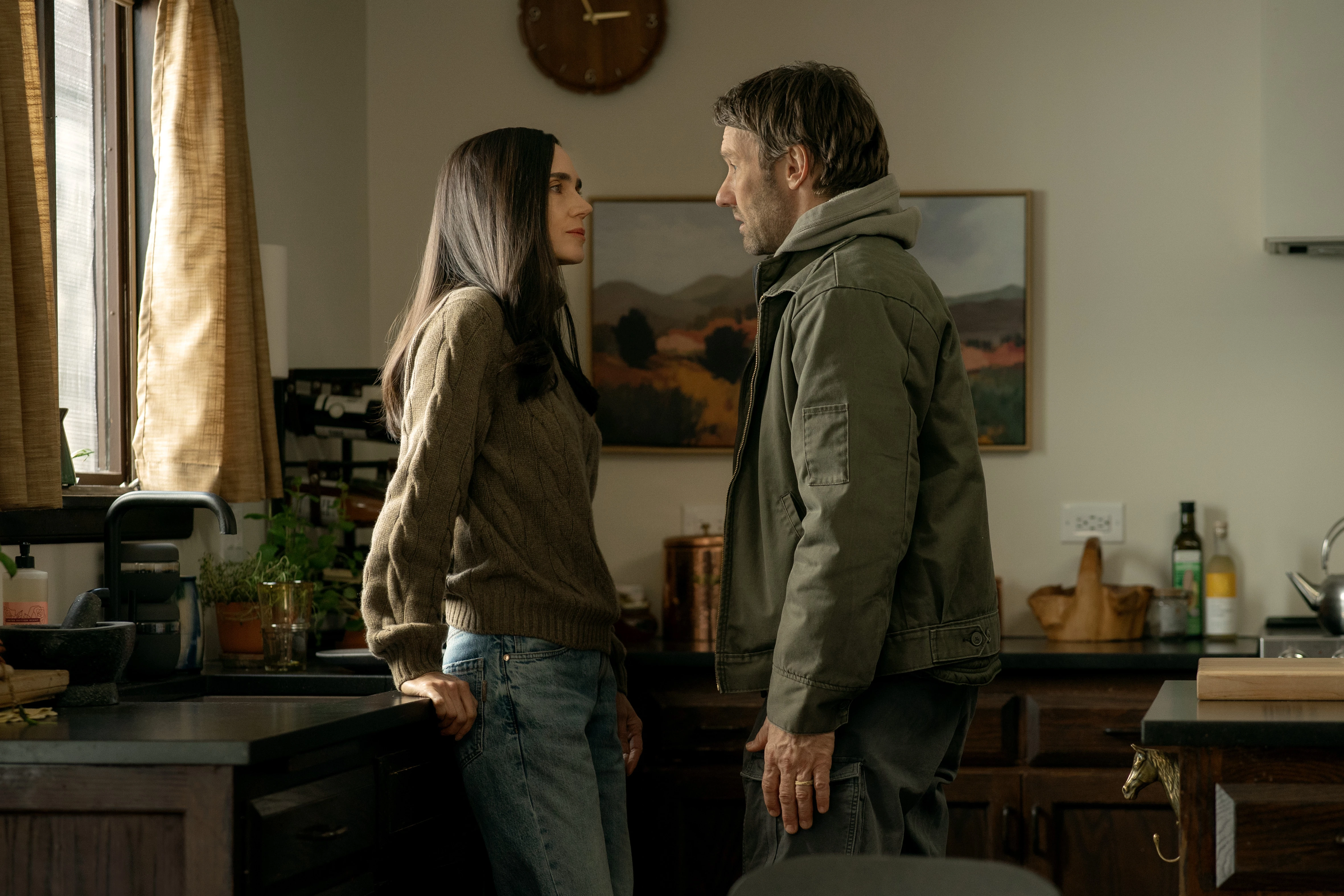 Mroczna materia powraca w alternatywnej rzeczywistości! Pierwsze zdjęcia z 2. sezonu