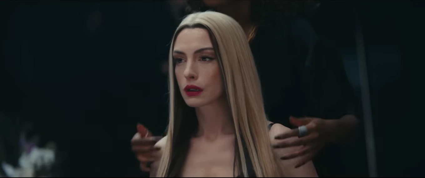 Nowy zwiastun Mother Mary. Anne Hathaway przy muzyce FKA Twigs