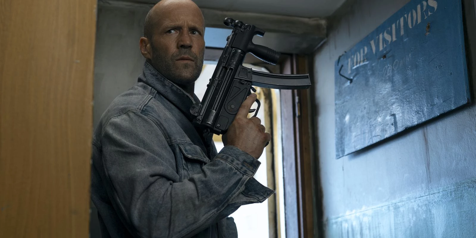Jason Statham spuszcza łomot zbirom na morzu. Mutiny z widowiskowym zwiastunem!
