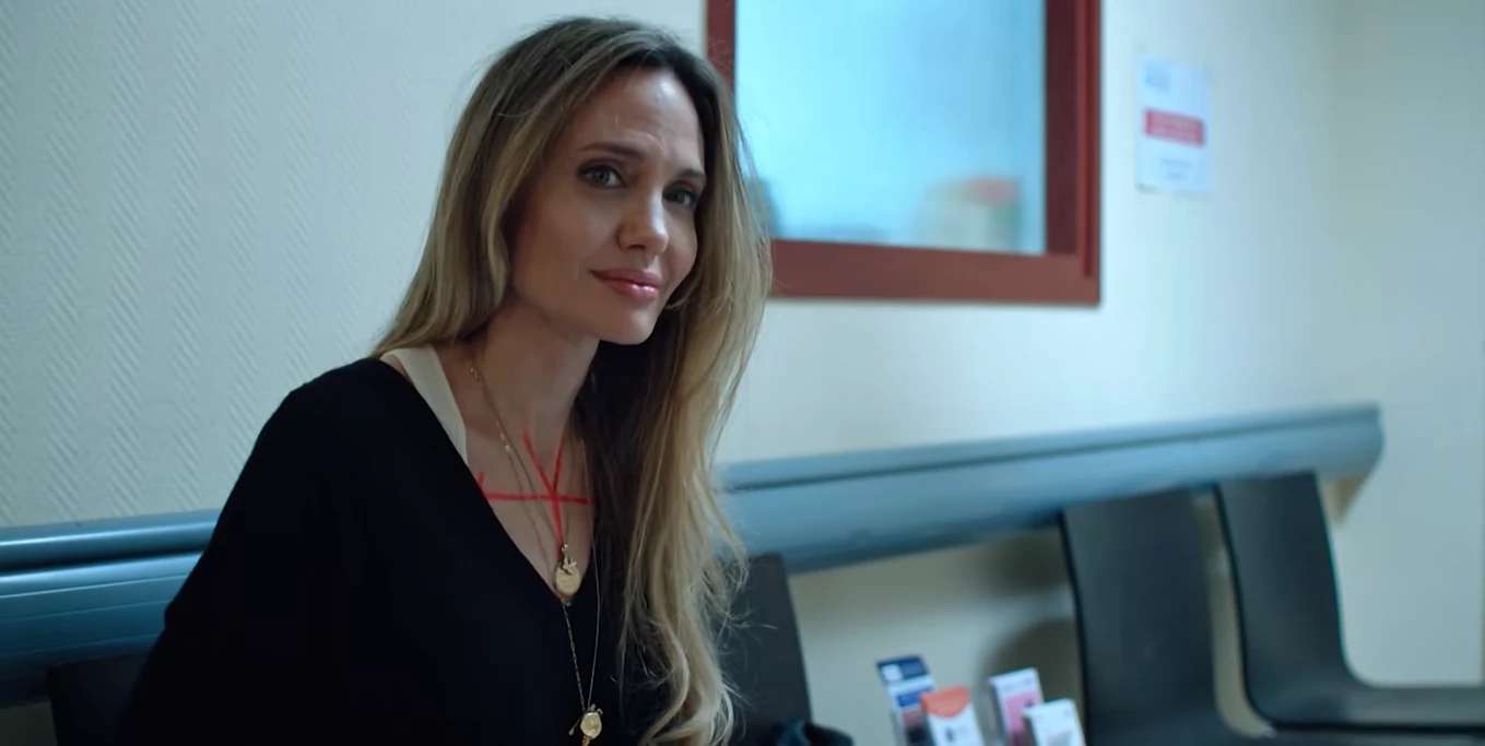 Angelina Jolie z wzruszającą rolą reżyserki chorującej na raka. Oto zwiastun Couture
