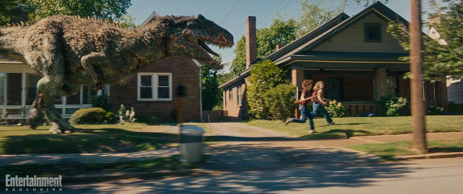Tajemniczy film science fiction odkrywa karty. Zwiastun zapowiada dinozaury na osiedlu!