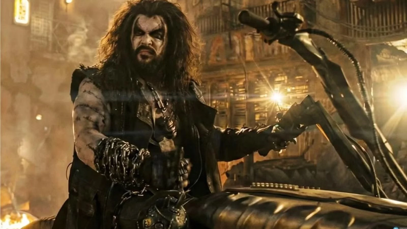 Jason Momoa to po prostu Lobo. Nowe zdjęcie potwierdza słowa reżysera - trudno o lepszy wybór aktora