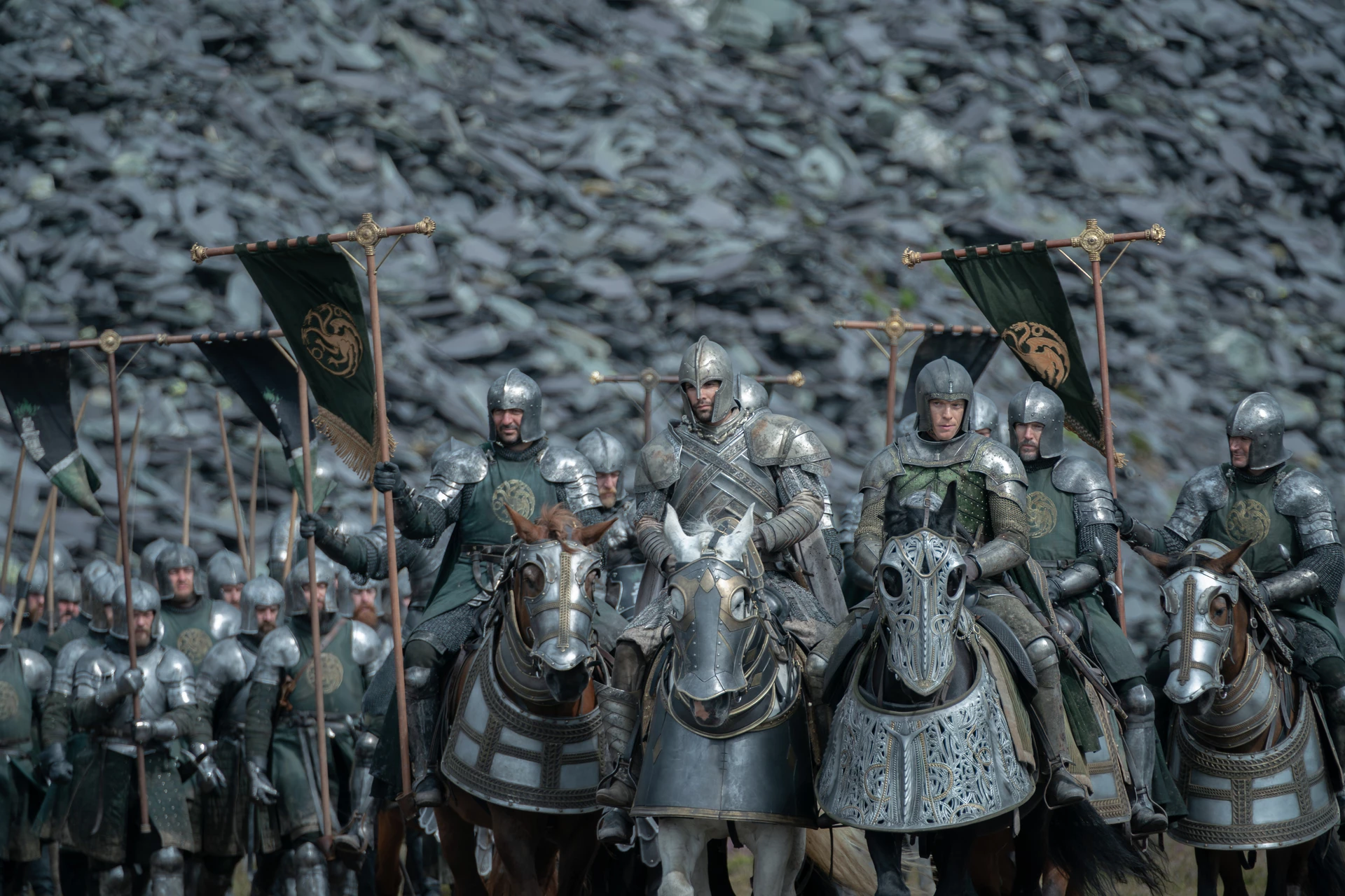 HBO zapowiada kolejne wielkie bitwy w Rodzie smoka. Serial odniósł się TYM wątkiem do krytyki autora